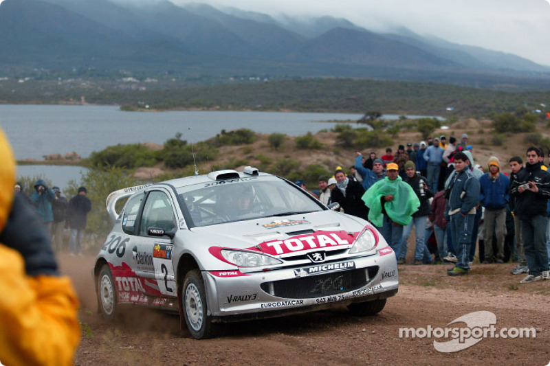 Marcus Grönholm, durante el Rally de Argentina, de 2002.