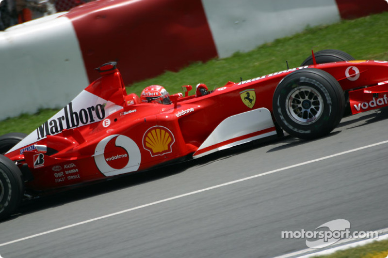 Michael Schumacher rumbo a la pre parrilla