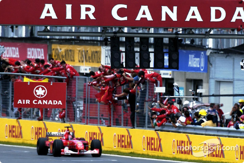 Bandera a cuadros para Michael Schumacher