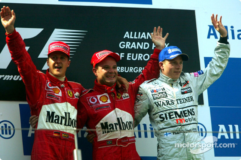 El podio: el ganador de la carrera Rubens Barrichello con Michael Schumacher y Kimi Raikkonen