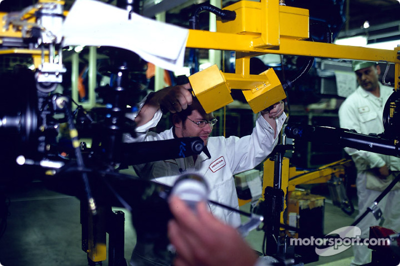 Visit of the Swindon Honda factory to celebrate the 500,000 Honda Civic: Jacques Villeneuve