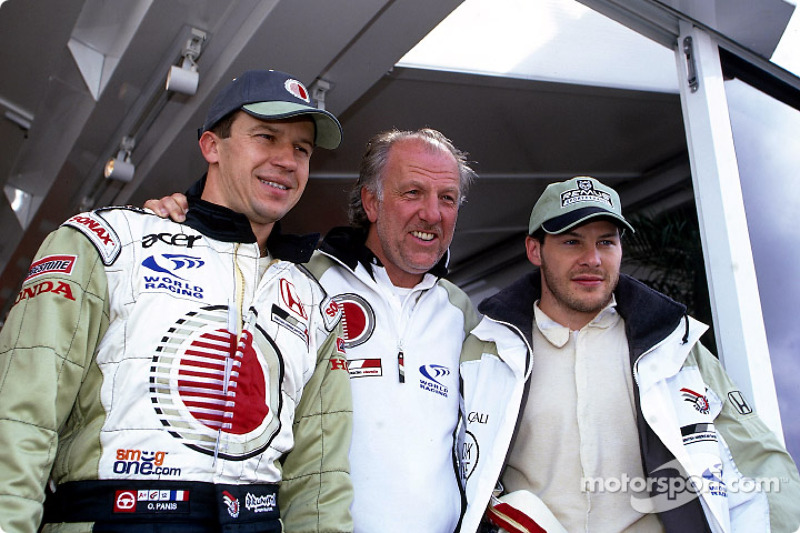 Olivier Panis, David Richards and Jacques Villeneuve celebrating