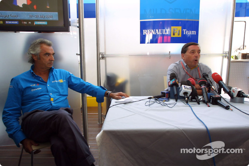 Anuncio de Fernando Alonso como el piloto de carreras de Renault F1 en 2003: Patrick Faure y Flavio