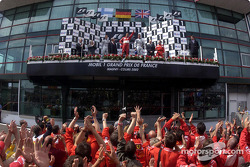 Podium: 1. Michael Schumacher, Kimi Räikkönen, David Coulthard