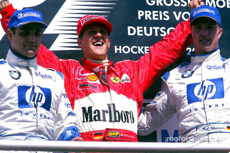 El podio: el ganador de la carrera, Michael Schumacher con Juan Pablo Montoya y Ralf Schumacher