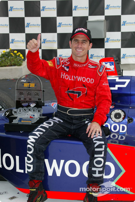 Le gagnant de la course Felipe Giaffone