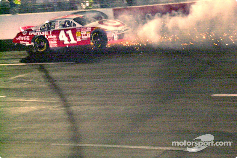 Jimmy Spencer en un sendero de chispas