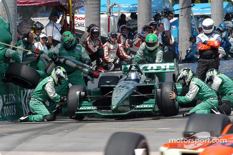 Arrêt au stand pour Paul Tracy
