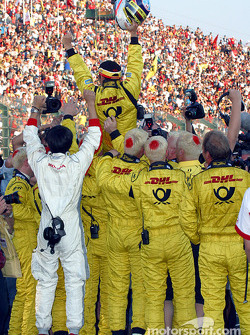 Takuma Sato celebrates his first points in Formula 1 with Jordan and Honda team members