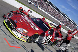 Pitstop for Elliott Sadler