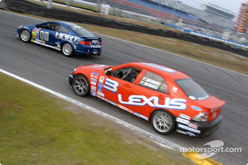 #00 Honda of America Racing Team Acura RSX-S: John Schmitt, Pete Halsmer et #3 Team Lexus Lexus IS300: Charles Menard, Paul Menard