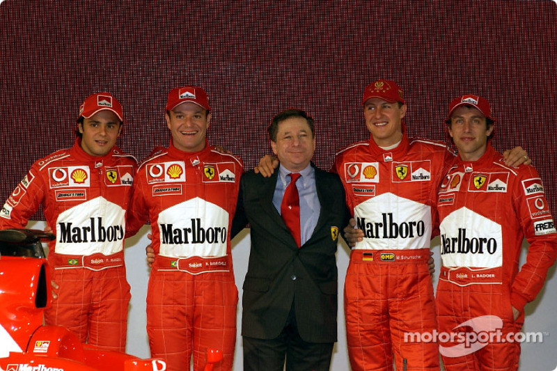 Felipe Massa, Rubens Barrichello, Jean Todt, Michael Schumacher y Luca Badoer con el nuevo Ferrari F
