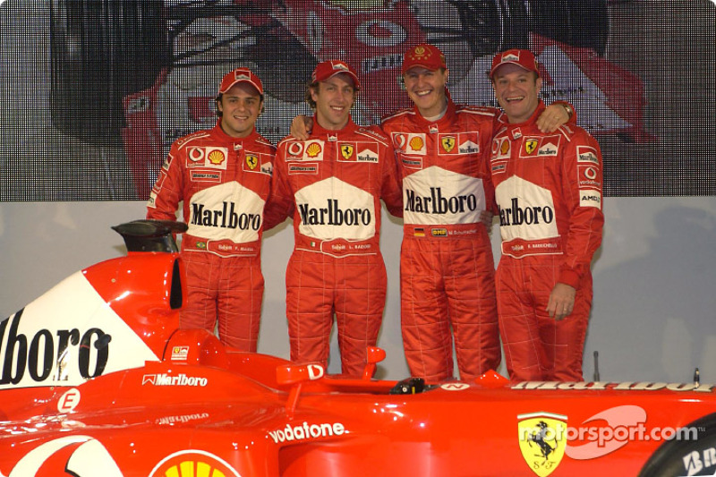 Felipe Massa, Luca Badoer, Michael Schumacher ve Rubens Barrichello ve yeni Ferrari F2003-GA