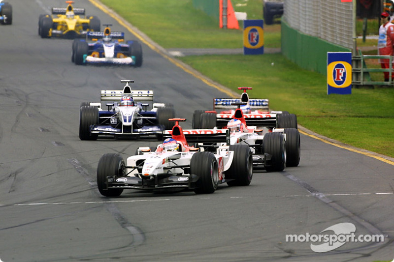 Jacques Villeneuve leads a group of cars