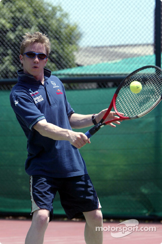 Sauber fitness training camp in Alor Setar: Nick Heidfeld plays tennis