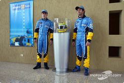 Visit of the Ayrton Senna Renault Factory in Curitiba: Fernando Alonso and Jarno Trulli with Ayrton Senna's helmet