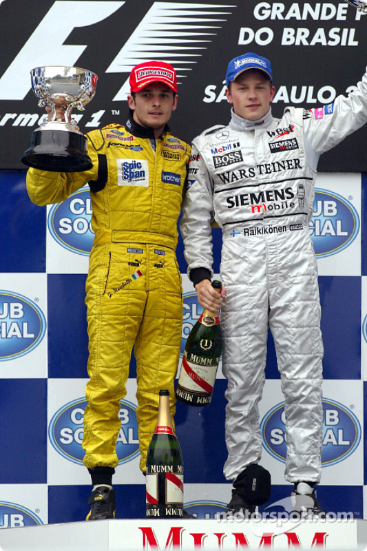 Podyum: Giancarlo Fisichella ve Yarış galibi Kimi Raikkonen
