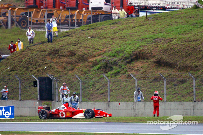 Rubens Barrichello queda fuera de la carrera