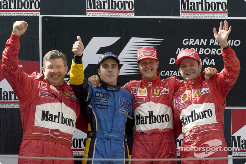 El podio: ganador de la carrera de Michael Schumacher con Ross Brawn, Fernando Alonso y el brasileño Rubens Barrichello