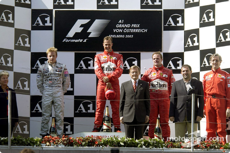 Podio: ganador de la carrera Michael Schumacher, segundo lugar Kimi Raikkonen y tercer lugar Rubens 