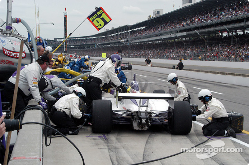 Arrêt au stand pour Buddy Lazier