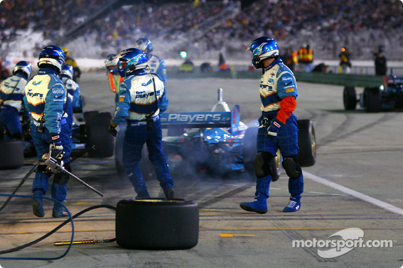 Arrêt au stand pour Paul Tracy