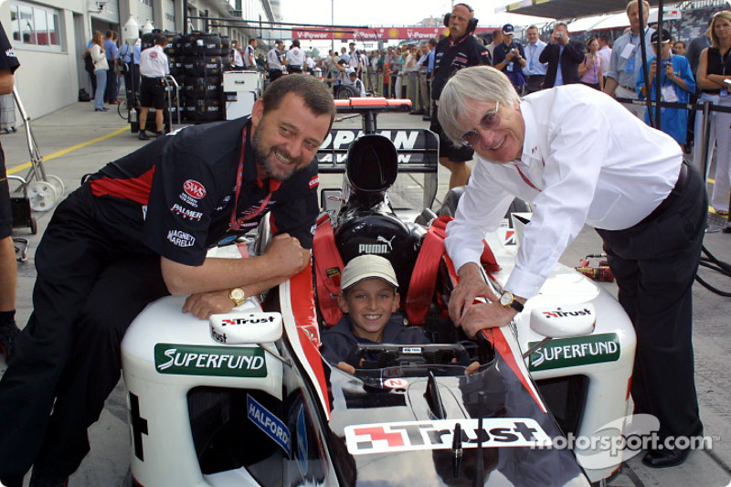 Paul Stoddart and Bernie Ecclestone with a yong fan