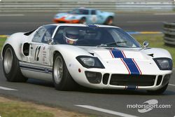 la Ford GT40 n°12 pilotée par Mark Lemmer, Flavien Marcais