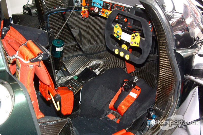 Bentley Speed 8: Cockpit