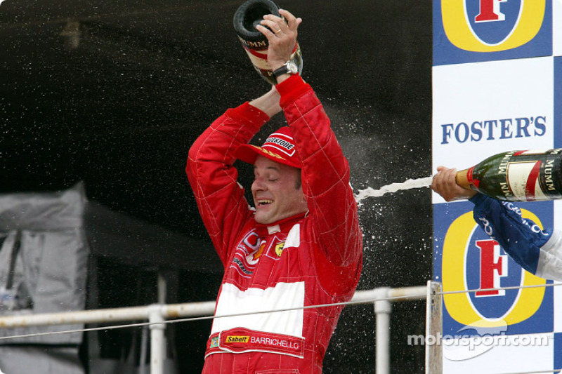 Pódio: champagne para Rubens Barrichello