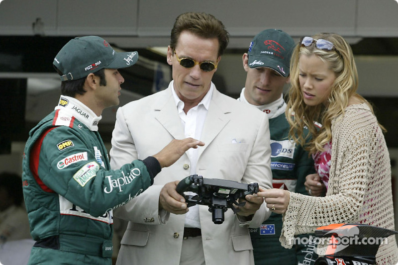 Antonio Pizzonia e Mark Webber com Kristanna Loken e Arnold Schwarzenegger