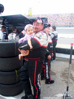 Kevin Harvick's crew member and his daughter