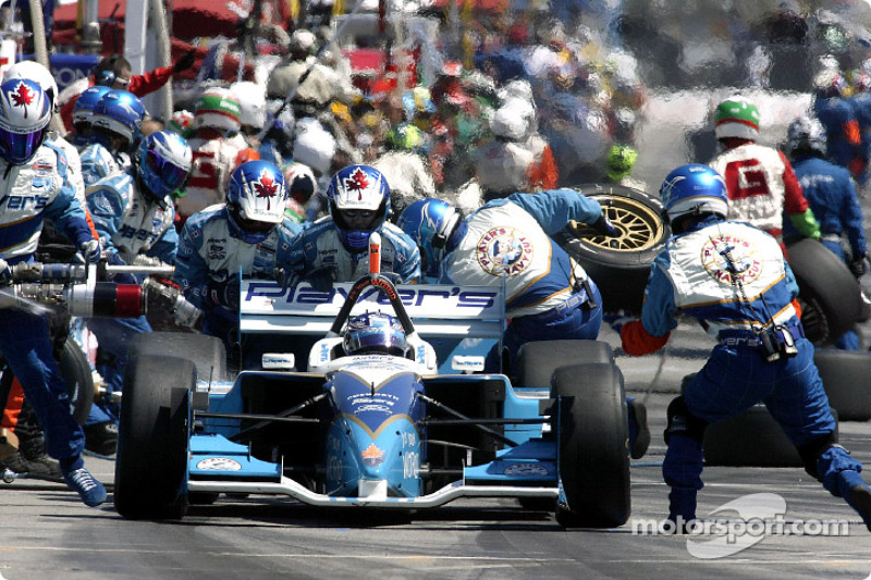 Arrêt au stand pour Paul Tracy