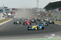 Start: Fernando Alonso, Renault, führt