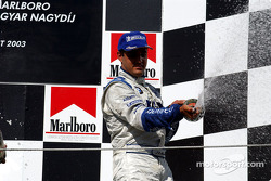 Podium : Juan Pablo Montoya sabre le champagne