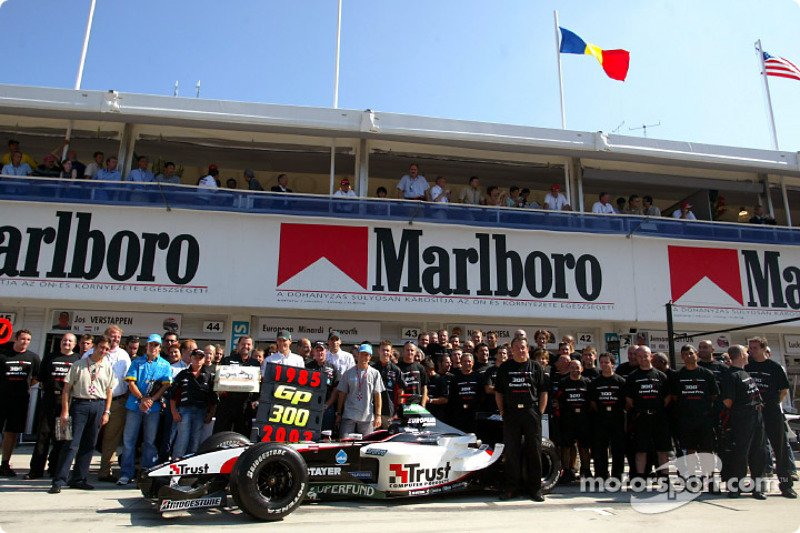 Giancarlo Minardi, Paul Stoddart, former drivers and Minardi team members celebrate Team Minardi 300th Grand Prix