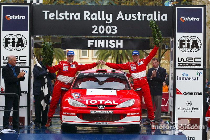 Podium : Richard Burns et son co-pilote Robert Reid