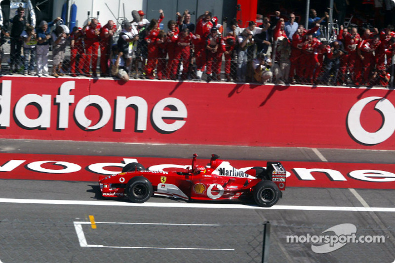 Ganador de la carrera que Michael Schumacher celebra