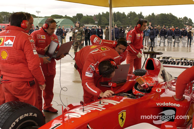 Michael Schumacher gets ready