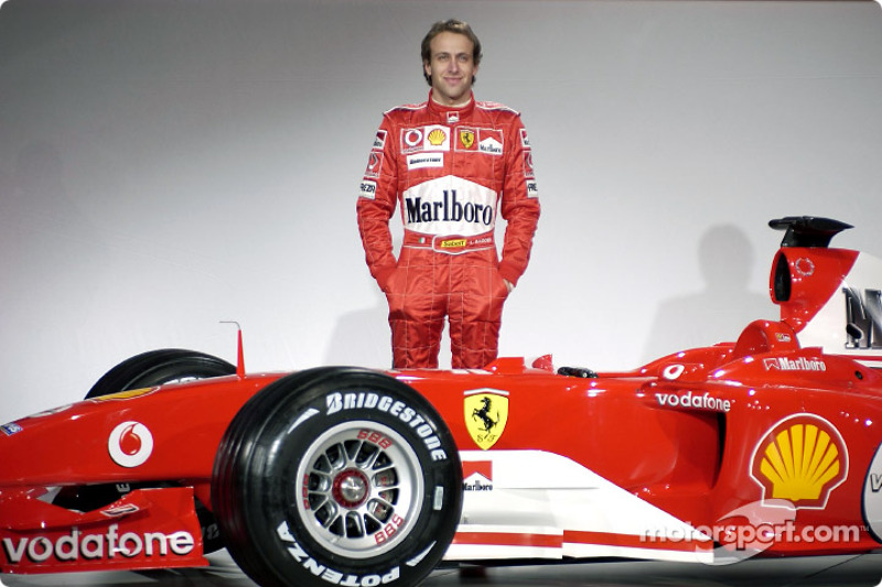 Luca Badoer ve yeni Ferrari F2004