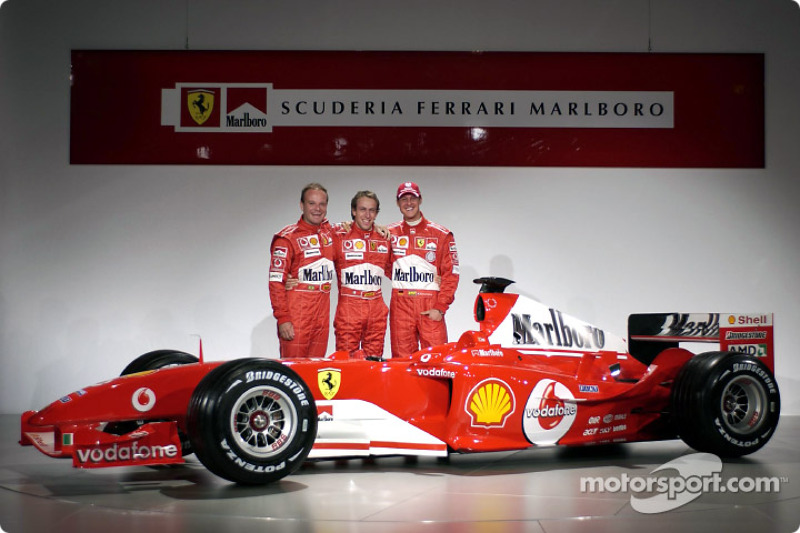Rubens Barrichello, Luca Badoer ve Michael Schumacher ve yeni Ferrari F2004
