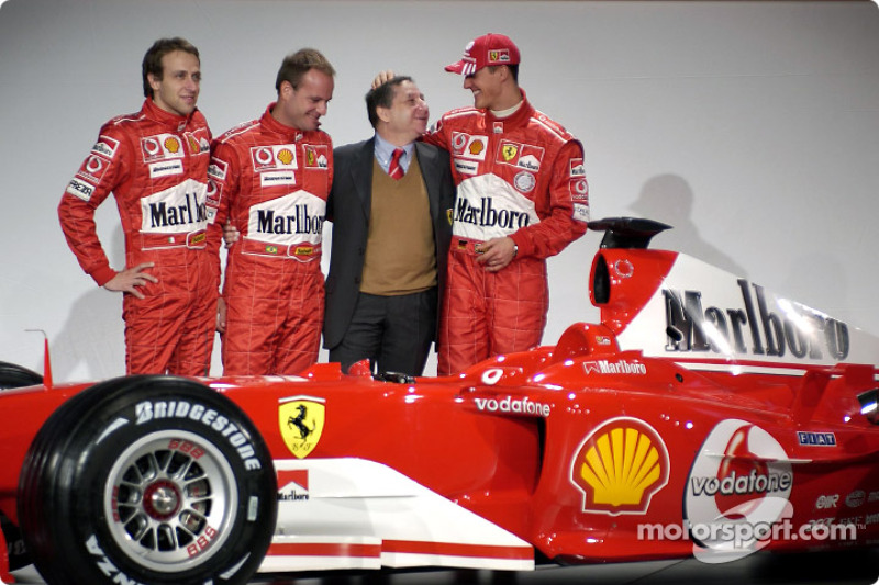 Luca Badoer, Rubens Barrichello, Jean Todt ve Michael Schumacher ve yeni Ferrari F2004