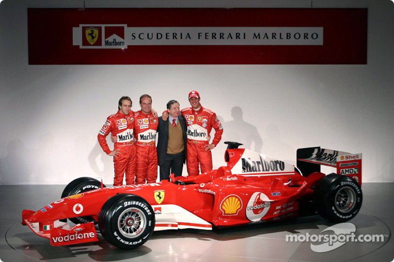 Luca Badoer, Rubens Barrichello, Jean Todt ve Michael Schumacher ve yeni Ferrari F2004