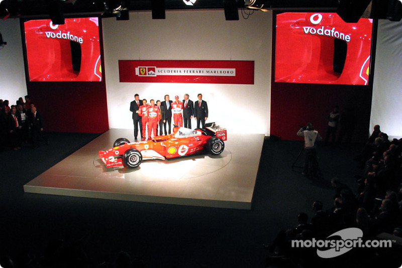 Ross Brawn, Luca Badoer, Rubens Barrichello, Jean Todt, Luca di Montezemelo, Michael Schumacher, Rory Byrne ve Paolo Martinelli