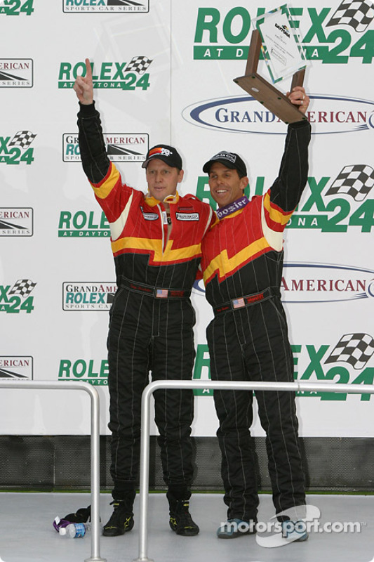 Les vainqueurs Craig Stanton et Terry Borcheller sur le podium de la catégorie GS
