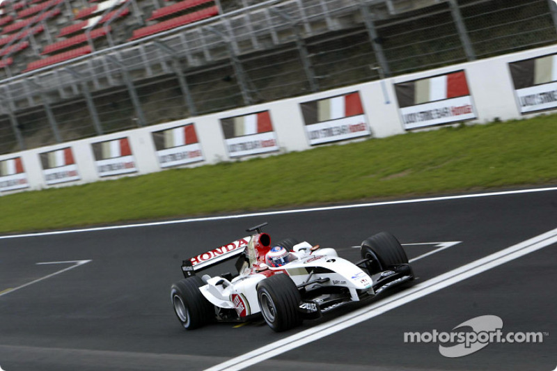Jenson Button test ediyoryeni BAR 006