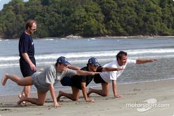 Sauber training in Kota Kinabalu: Felipe Massa, Giancarlo Fisichella, fysiotherapeut Josef Leberer en Sauber team manager Beat Zehnder