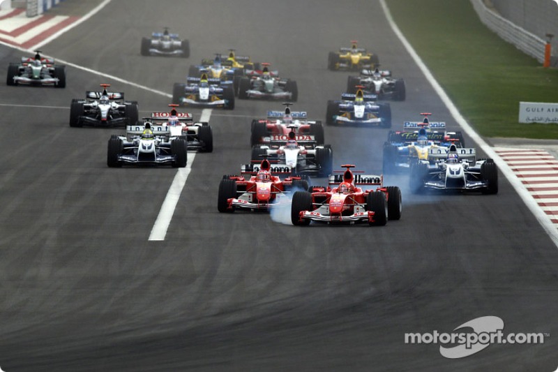 Start: Michael Schumacher, Ferrari F2004; Rubens Barrichello, Ferrari F2004