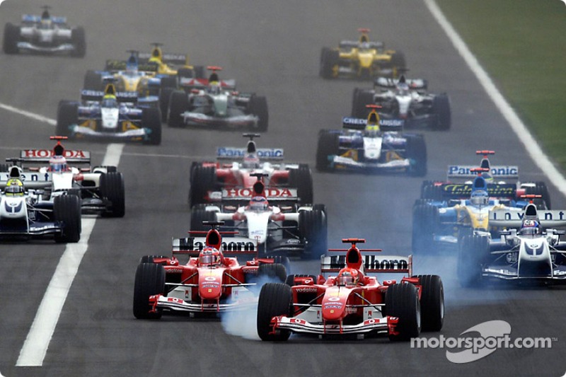 Start: Michael Schumacher ve Rubens Barrichello ve rest, field