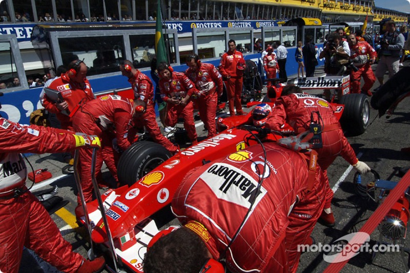 Rubens Barrichello en la parrilla de salida